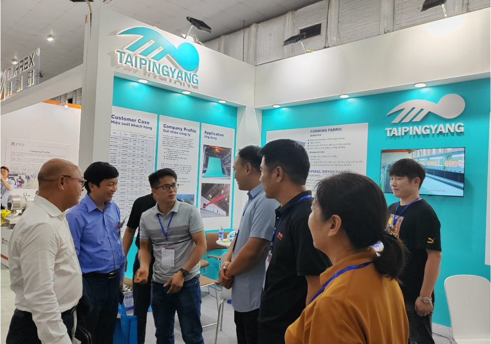 Leaders from the Kashgar Economic Development Zone visited Shandong Weine to conduct an inspection and exchange, jointly planning for the high-quality development of the new energy industry.