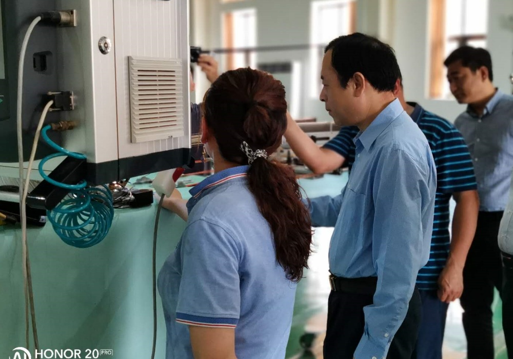 Leaders from the Kashgar Economic Development Zone visited Shandong Weine to conduct an inspection and exchange, jointly planning for the high-quality development of the new energy industry.